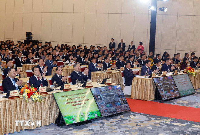 Tổng Bí thư Tô Lâm và lãnh đạo Đảng, Nhà nước dự Hội nghị toàn quốc tổng kết công tác Tuyên giáo và Dân vận năm 2025, triển khai nhiệm vụ năm 2026. Ảnh: TTXVN