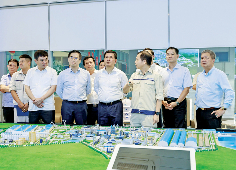 Bộ trưởng Nguyễn Hồng Diên làm việc với Công ty Cổ phần Tập đoàn Hòa Phát.