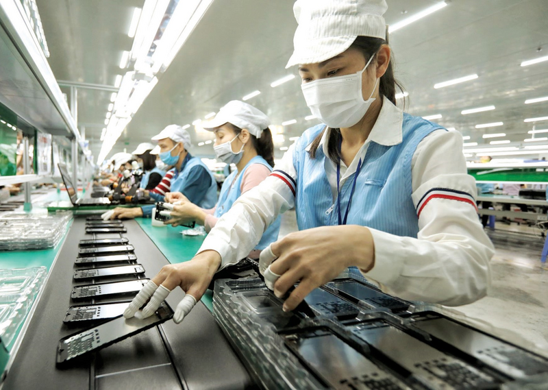 Xuất khẩu nhóm hàng điện tử dự kiến đạt kim ngạch 100 tỷ USD năm 2025. Ảnh: TTXVN