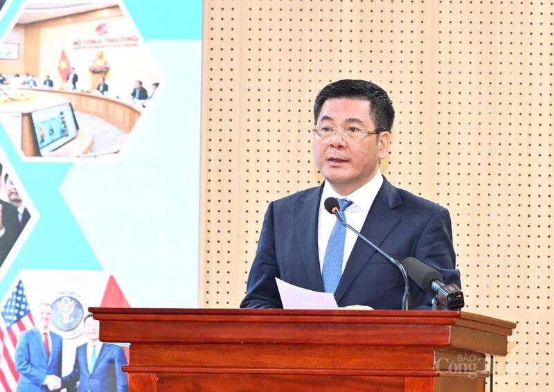 Bộ trưởng Bộ Công Thương Nguyễn Hồng Diên phát biểu tại hội nghị