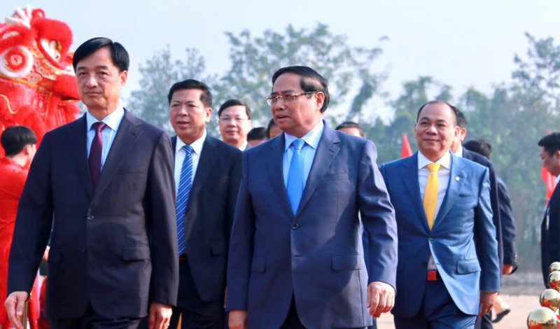 Ủy viên Bộ Chính trị, Thủ tướng Chính phủ Phạm Minh Chính; Ủy viên Bộ Chính trị, Bí thư Thành ủy Hà Nội Nguyễn Duy Ngọc; Ủy viên Ban Chấp hành Trung ương Đảng, Bộ trưởng Bộ Xây dựng Trần Hồng Minh cùng lãnh đạo Đảng, Nhà nước và TP. Hà Nội đến điểm cầu chính - dự án đầu tư xây dựng Khu đô thị thể thao Olympic tại xã Thượng Phúc, TP. Hà Nội.