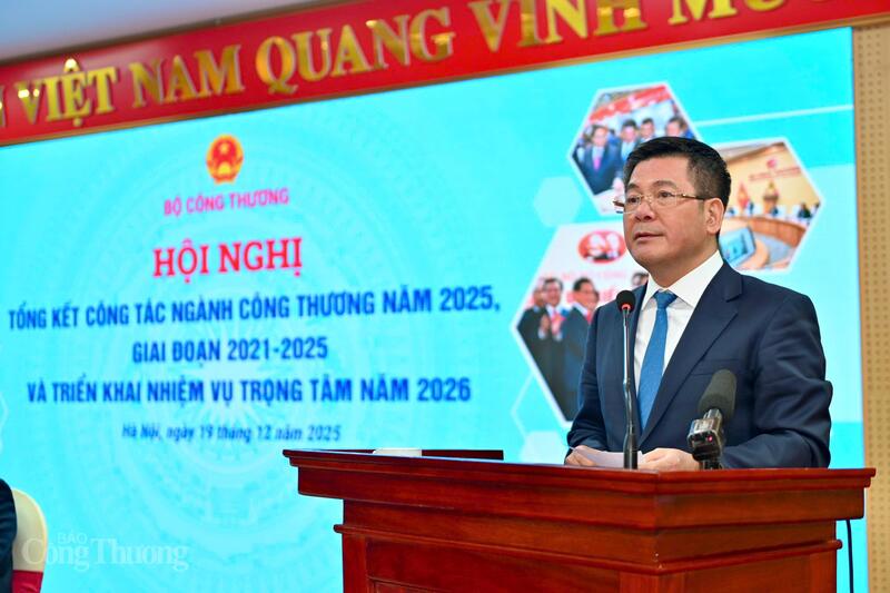 Bộ trưởng Nguyễn Hồng Diên cho biết, ngành Công Thương dưới sự lãnh đạo, chỉ đạo thường xuyên và trực tiếp của Chính phủ, Thủ tướng Chính phủ đã chủ động, linh hoạt triển khai thực hiện có hiệu quả những nhiệm vụ, giải pháp được giao, nỗ lực phấn đấu, đạt được nhiều kết quả tích cực, toàn diện trên các mặt công tác, đóng góp quan trọng, tích cực vào sự phát triển của ngành, của kinh tế đất nước.