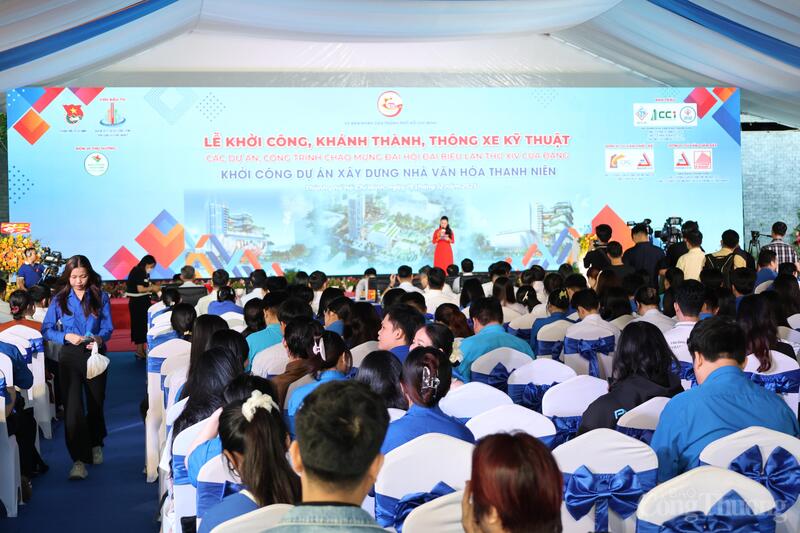 Quang cảnh buổi lễ.