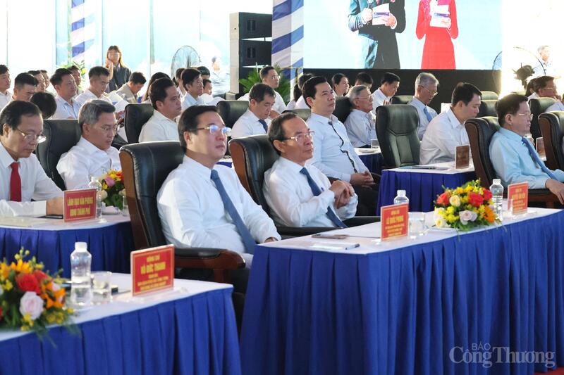 Ông Nguyễn Văn Nên, Uỷ viên Bộ Chính trị, Thường trực Tiểu ban Văn kiện Đại hội XIV của Đảng tham dự lễ khởi công.