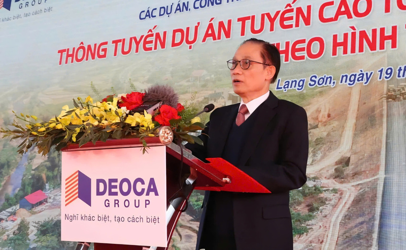 Bộ trưởng Bộ Ngoại giao Lê Hoài Trung phát biểu tại lễ thông tuyến. Ảnh: Chí Bình