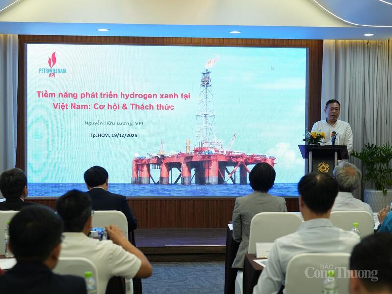 Ông Nguyễn Hữu Lương - đại diện Viện Dầu khí có những trình bày về "Tiềm năng phát triển hydrogen xanh tại Việt Nam: Cơ hội và thách thức.