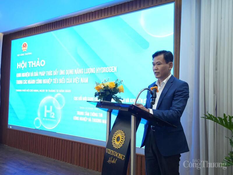 Ông Nguyễn Quốc Lân , Phó Giám đốc Trung tâm Thông tin Công nghiệp và Thương mại phát biểu tại hội thảo