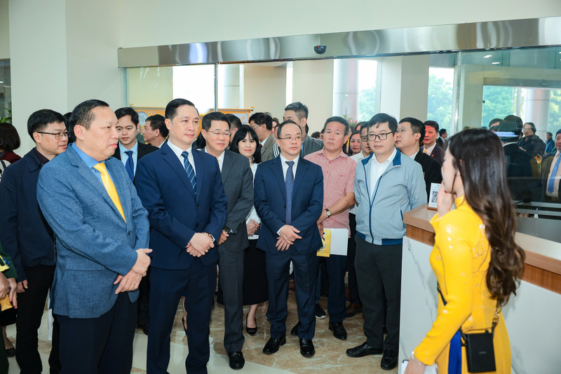 Các đại biểu tham dự Lễ khai trương bộ phận tiếp nhận và trả kết quả của Bộ Khoa học và Công nghệ