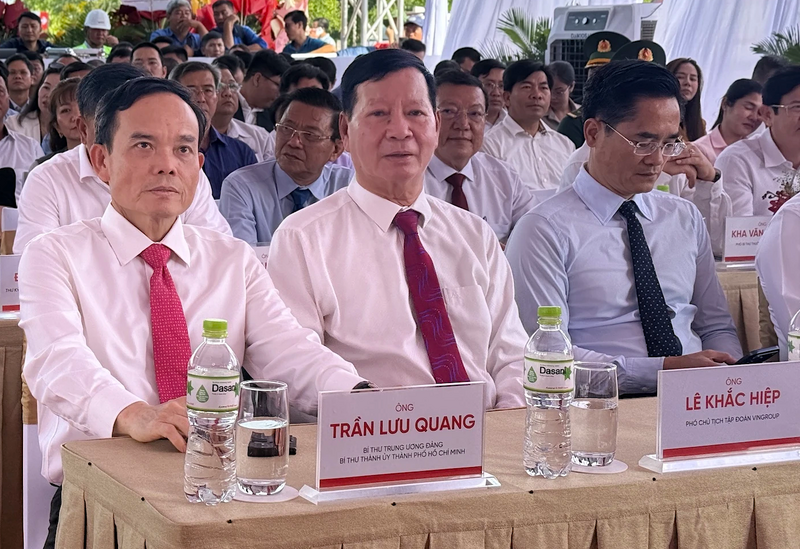 Tham dự sự kiện có ông Trần Lưu Quang - Bí thư Thành ủy TP. Hồ Chí Minh, ông Bùi Xuân Cường - Phó Chủ tịch UBND TP. Hồ Chí Minh, cùng đại diện lãnh đạo sở, ngành và các địa phương liên quan.