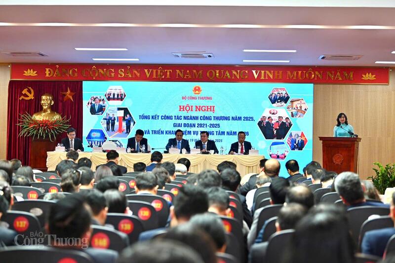 Hội nghị được tổ chức trực tiếp tại trụ sở Bộ Công Thương 54 Hai Bà Trưng, Hà Nội và kết nối trực tuyến với hệ thống thương vụ ở nước ngoài.