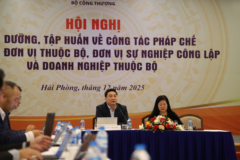 Ông Ngô Đức Minh, Vụ trưởng Vụ Pháp chế phát biểu tại Hội nghị bồi dưỡng, tập huấn về công tác pháp chế cho các đơn vị thuộc bộ, đơn vị sự nghiệp công lập, doanh nghiệp trực thuộc