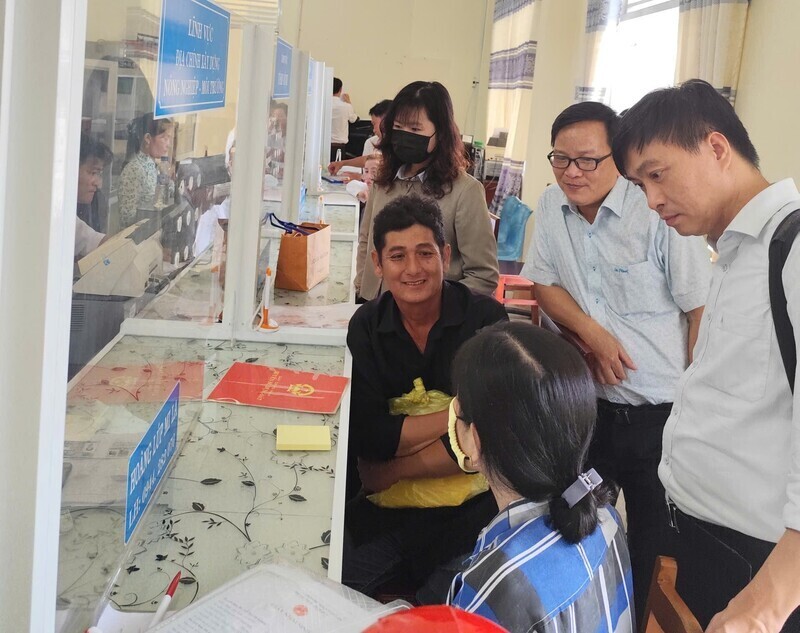 Đoàn công tác của Bộ Công Thương hỗ trợ và hướng dẫn ngành Công Thương Cà Mau thực hiện các nhiệm vụ vận hành chính quyền địa phương hai cấp trong lĩnh vực công nghiệp và thương mại.