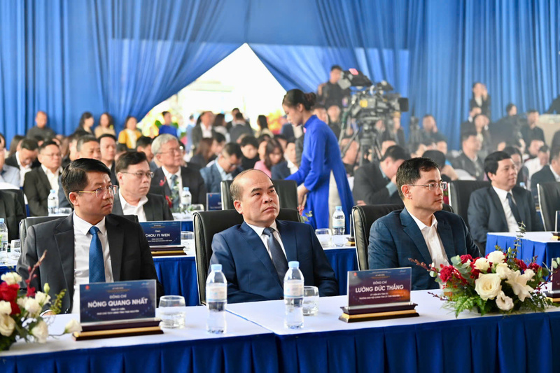 Lãnh đạo các đơn vị trực thuộc Bộ, ngành Trung ương tham dự buổi lễ