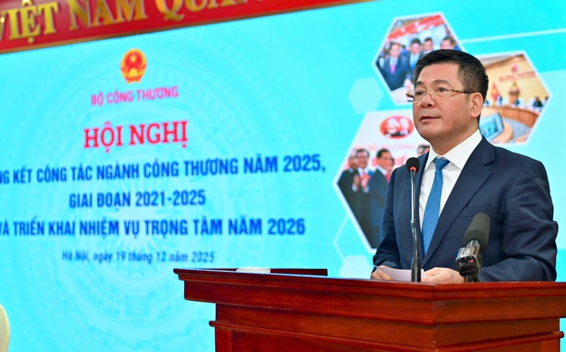 Bộ trưởng Bộ Công Thương Nguyễn Hồng Diên phát biểu tiếp thu ý kiến chỉ đạo của Thủ tướng Chính phủ Phạm Minh Chính và kết luận hội nghị.