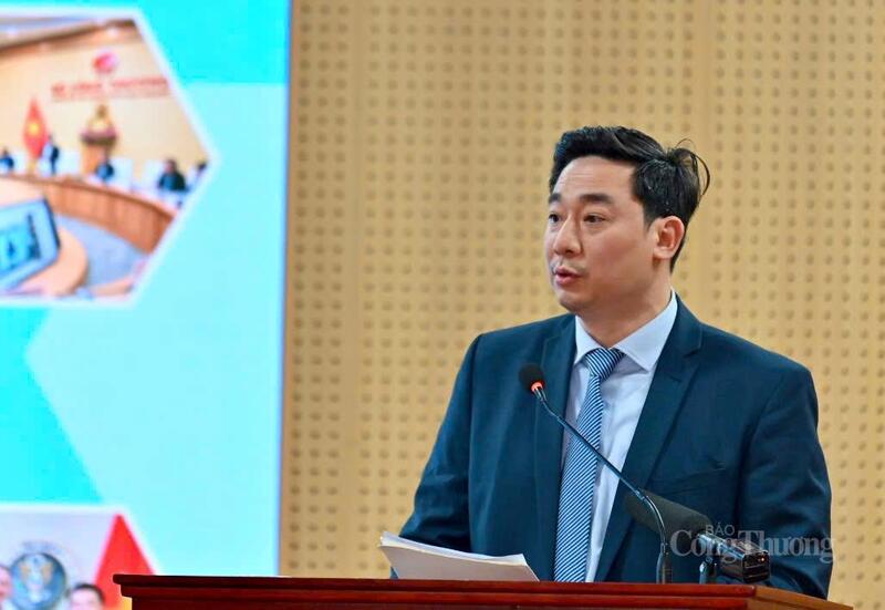 Ông Ngô Đức Minh - Vụ trưởng Vụ pháp chế (Bộ Công Thương) phát biểu tại Hội nghị. Ảnh: Nam Nguyễn.