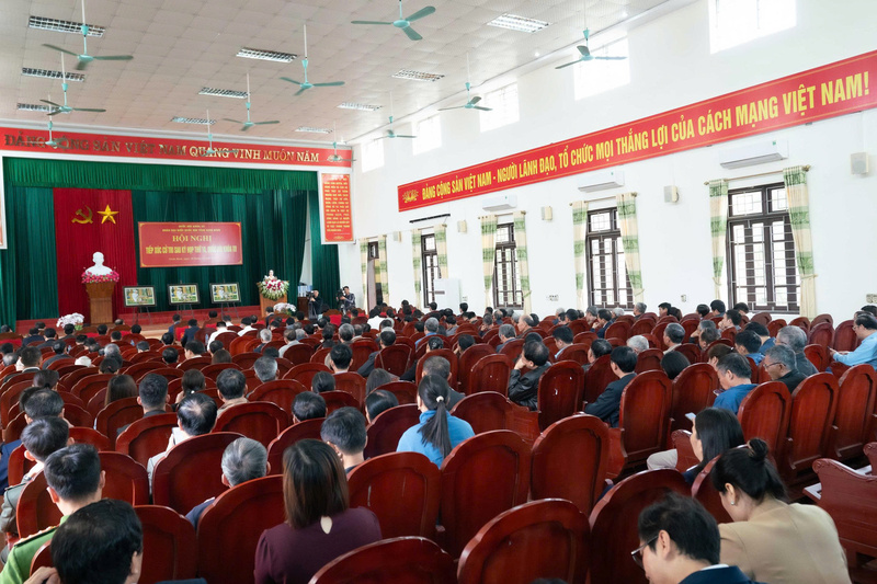 Toàn cảnh Hội nghị tiếp xúc cử tri sau Kỳ họp thứ 10 Quốc hội khóa XV. Ảnh: VPQH