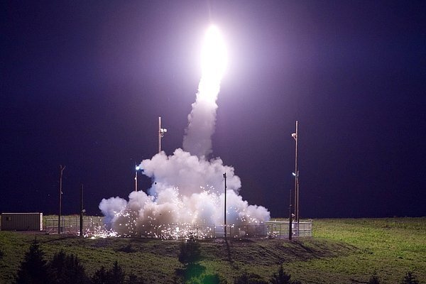 Hệ thống THAAD của Hoa Kỳ đang thiếu tên lửa đánh chặn. Ảnh: Defense News