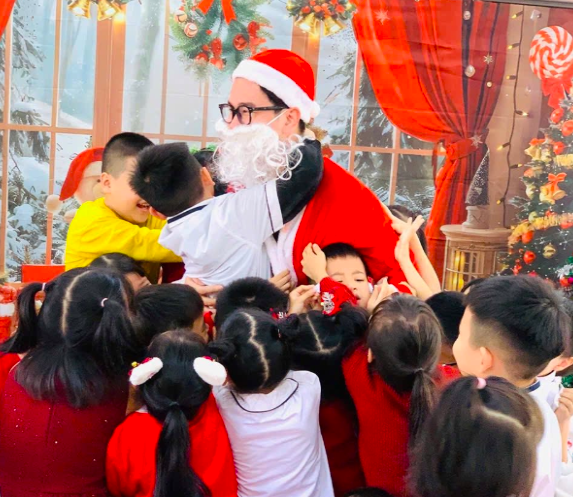 Dịch vụ đóng vai ông già Noel hút khách.