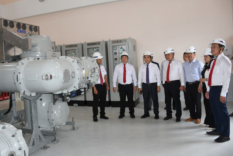 Lãnh đạo TP. Hồ Chí Minh, Sở Công Thương, EVN, EVNHCMC  tham quan Trạm biến áp 110kV Côn Đảo, sử dụng công nghệ GIS đảm bảo cấp điện ổn định, liên tục phát triển kinh tế - xã hội cho Côn Đảo. Ảnh: Minh Khuê
