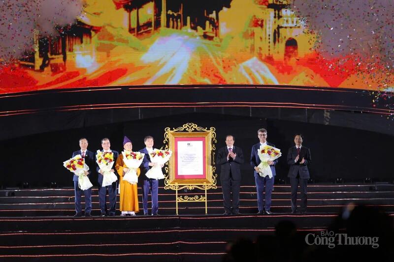 Lễ đón Bằng công nhận Quần thể di tích và danh thắng Yên Tử - Vĩnh Nghiêm - Côn Sơn, Kiếp Bạc là Di sản văn hóa thế giới.