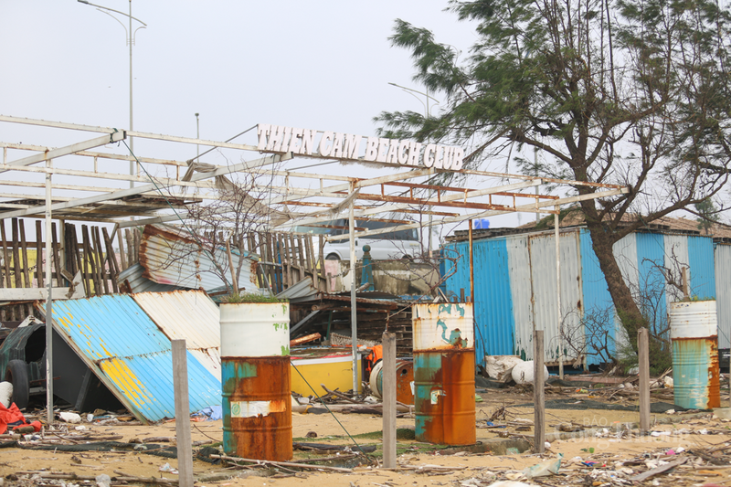 Rác thải bủa vây ‘cung đàn biển’ miền Trung - 9