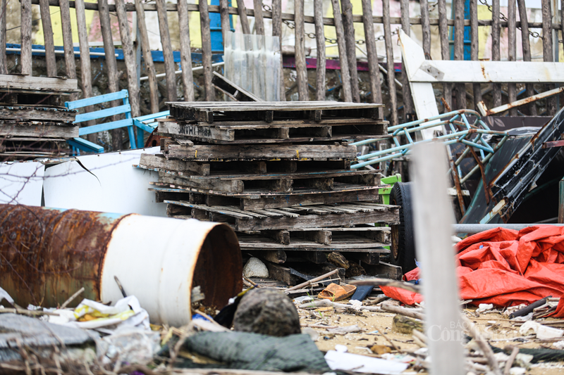 Rác thải bủa vây ‘cung đàn biển’ miền Trung - 11