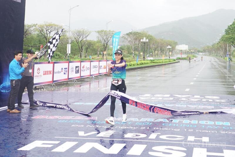 Nữ vận động viên đầu tiên về đích cự ly 5km