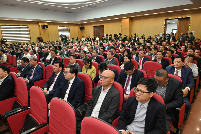 Dự Hội nghị còn có lãnh đạo các tỉnh, thành phố; lãnh đạo Sở Công Thương các địa phương cùng các Tổng Công ty, các Tập đoàn doanh nghiệp.