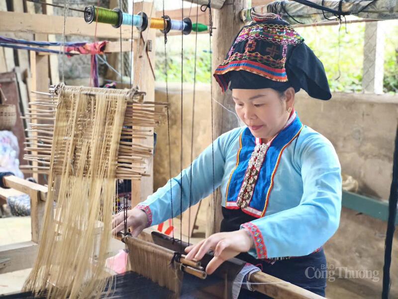 Nghề dệt thổ cẩm Lào ở Điện Biên được gìn giữ và phát triển.
