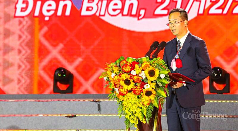 Quyền Giám đốc Sở Văn hóa, Thể thao và Du lịch tỉnh Điện Biên Trần Hải Hà phát biểu bế mạc Lễ hội Ném còn.