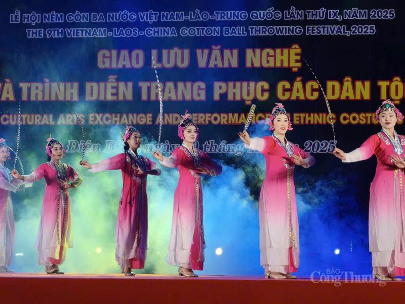 Màn nghệ thuật của đoàn Trung Quốc.