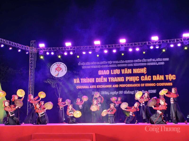 Nghệ thuật và trang phục của người Hà Nhì tại Điện Biên.