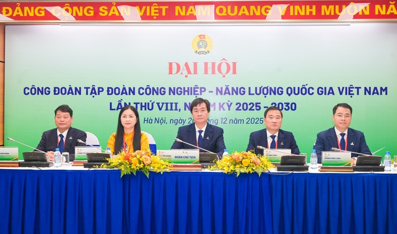 Đoàn Chủ tịch điều hành đại hội.