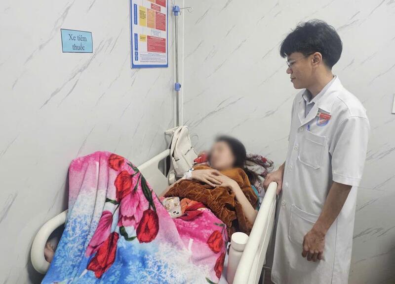 Rất nhiều người đã phải nhập viện vì bị ngộ độc sau khi ăn các sản phẩm có chứa vi khuẩn. Ảnh: Tuệ Lâm