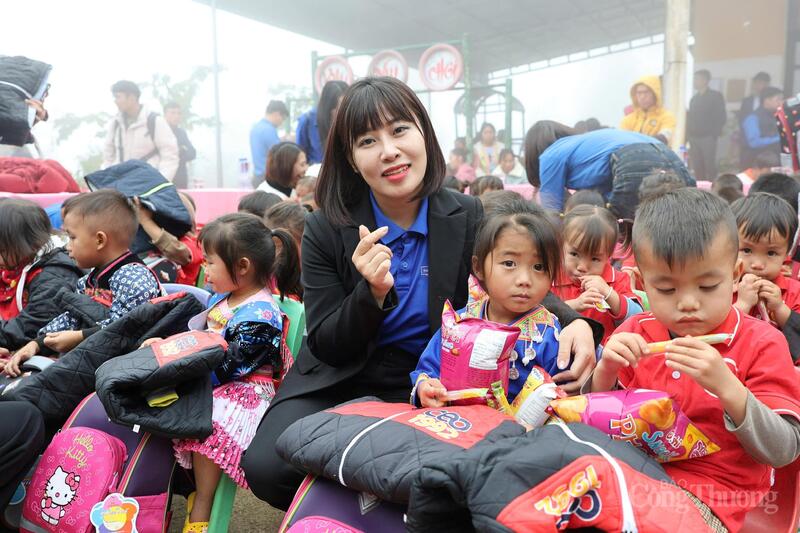 Các em mầm non điểm trường Pú Chả, xã Mường Pồn. Ảnh: Quỳnh Trang