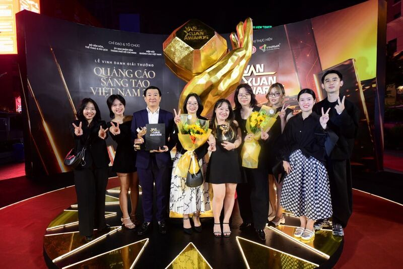 Đại diện Vinamilk tại sự kiện vinh danh Vạn Xuân Awards 2025 (Ảnh: Minh Anh).