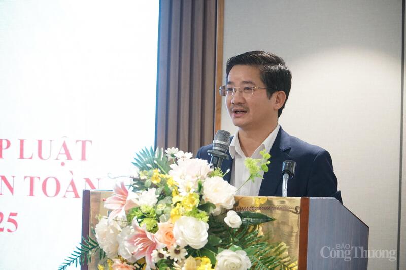 Ông Trịnh Văn Thuận - Phó Cục trưởng Cục Kỹ thuật an toàn và Môi trường công nghiệp phát biểu tại hội nghị.