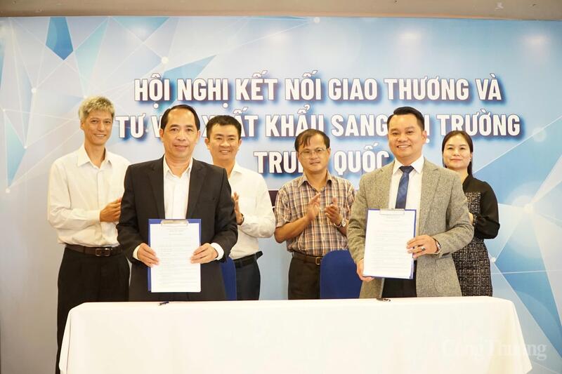 Trung tâm Khuyến công và Xúc tiến thương mại Đắk Lắk ký hợp tác với Công ty TNHH IMEX NEWS Việt Nam. Ảnh: Vũ Long