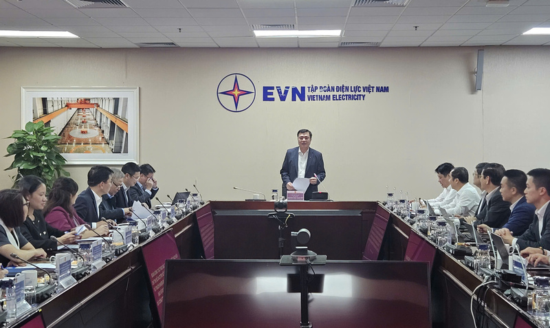 Thứ trưởng Bộ Công Thương Nguyễn Sinh Nhật Tân phát biểu chỉ đạo tại buổi làm việc.