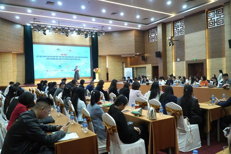 Hội nghị Kết nối cung cầu và thúc đẩy tiêu thụ sản phẩm Việt, sản phẩm địa phương trên các sàn thương mại điện tử và nền tảng số. Ảnh: Minh Trang