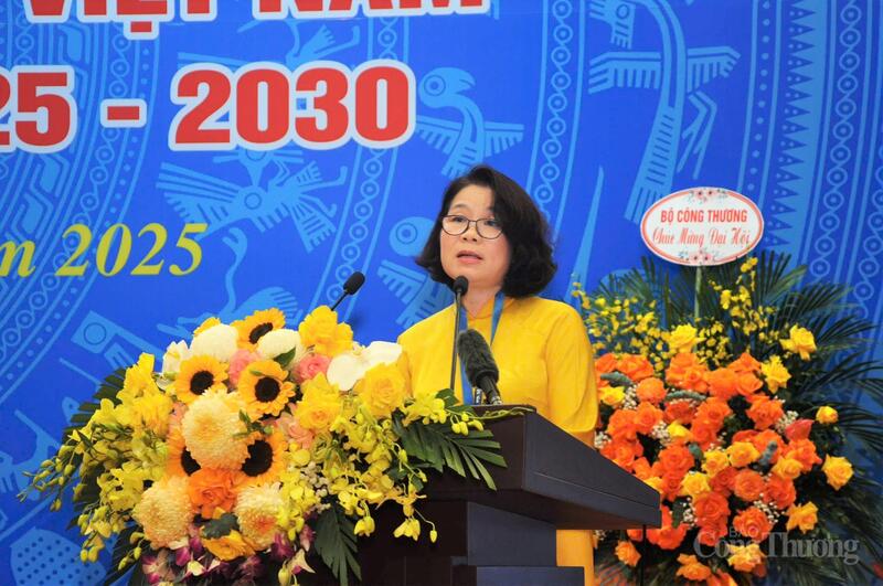 Bà Ngô Thị Thu Hằng - Chủ tịch Công đoàn Tổng Công ty Giấy Việt Nam. Ảnh: Thuỳ Dương