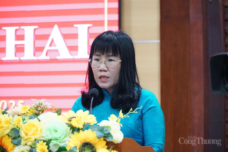 Bà Hồ Thị Nguyên Thảo - Phó Chủ tịch Thường trực UBND tỉnh Đắk Lắk phát biểu tại kỳ họp. Ảnh: Vũ Long