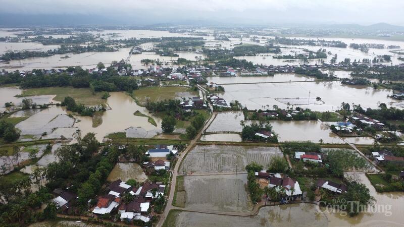 Lũ lụt đã làm ảnh hưởng đến mọi mặt đời sống, trong đó có lĩnh vực tăng trưởng kinh tế năm 2025. Ảnh: Vũ Long