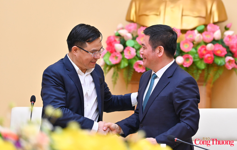 Phó Bí thư Đảng uỷ Quốc hội Nguyễn Hồng Diên tin rằng, giai đoạn mới, Quyền Bộ trưởng Lê Mạnh Hùng sẽ cùng tập thể Bộ Công Thương dẫn dắt ngành Công Thương phát triển hơn nữa.