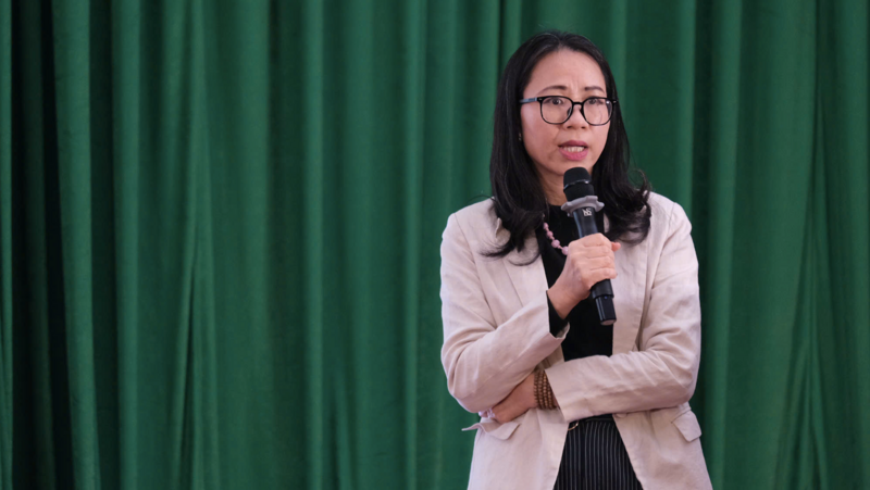 Bà Nguyễn Thị Xuân Thúy, giảng viên Trường Đại học Kinh tế, Đại học Quốc gia Hà Nội, Chuyên gia tư vấn chính sách công nghiệp trình bày tham luận.