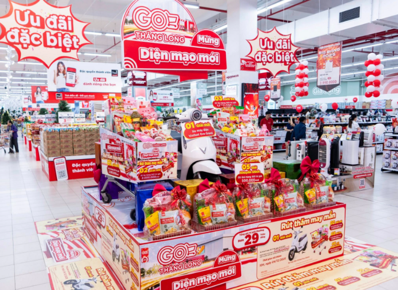 Không gian trưng bày giỏ quà và ưu đãi phần quà tri ân khách hàng tại Go! Thăng Long (Hà Nội).