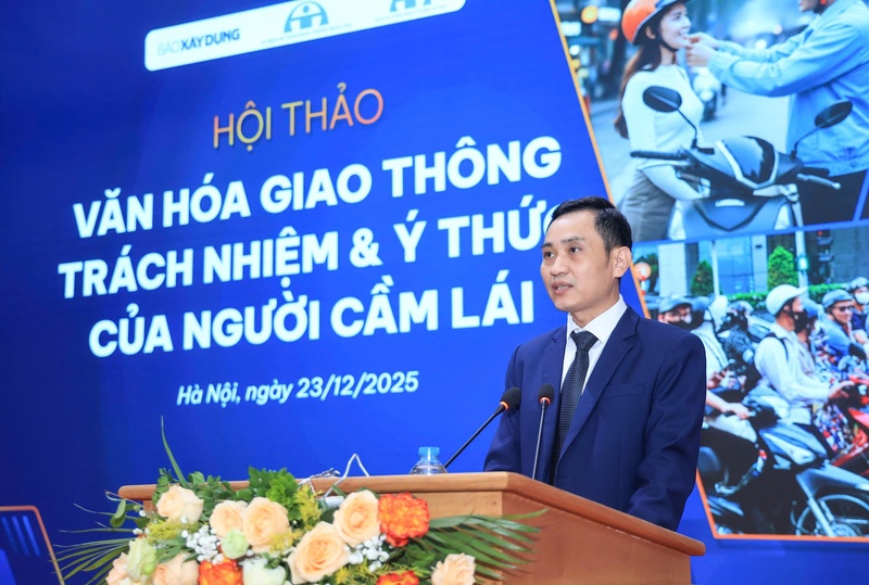 Phó Tổng biên tập Báo Xây dựng Nguyễn Đức Thắng phát biểu tại hội thảo. Ảnh: Báo Xây dựng