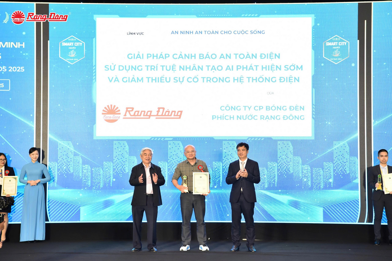Rạng Đông đạt giải thưởng Thành phố Thông minh Việt Nam 2025 trong Lĩnh vực An ninh an toàn cho cuộc sống do Hiệp hội Phần mềm và Dịch vụ CNTT Việt Nam (VINASA) tổ chức