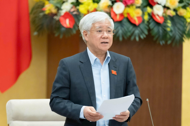 Phó Chủ tịch Thường trực Quốc hội Đỗ Văn Chiến điều hành phiên họp.