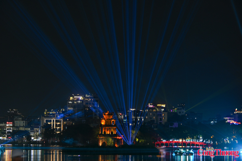 Không gian chiếu sáng nghệ thuật Hồ Gươm – Tháp Rùa là hoạt động mở đầu chuỗi chương trình văn hóa nghệ thuật của TP. Hà Nội chào đón năm mới 2026, nhằm phục vụ cộng đồng và du khách.